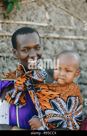 La mère et l'enfant masaï Banque D'Images