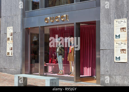 SANKT MORITZ, Suisse - le 16 août 2018 : magasin de luxe Gucci dans une journée ensoleillée à Sankt Moritz, Suisse Banque D'Images