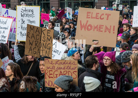 2018 Mars femme participants sur Michigan Avenue à Chicago. Banque D'Images