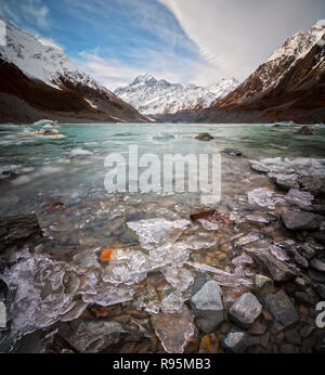 La Hooker Glacier est l'un des nombreux glaciers à proximité des pistes de l'Aoraki/Mont Cook dans les Alpes du sud de la Nouvelle-Zélande Banque D'Images