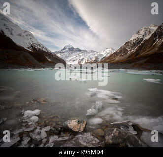 La Hooker Glacier est l'un des nombreux glaciers à proximité des pistes de l'Aoraki/Mont Cook dans les Alpes du sud de la Nouvelle-Zélande Banque D'Images