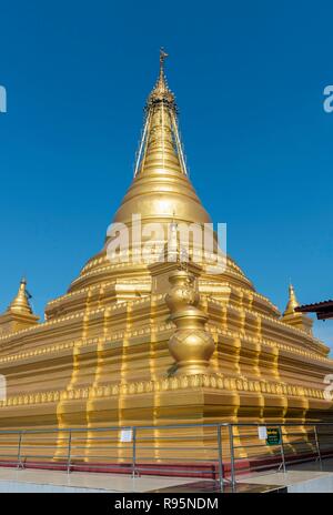 Stupa doré de la pagode Sandamuni, zedi, Mandalay, Birmanie, Myanmar Banque D'Images