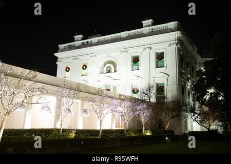 La maison blanche décorée pour Noël et éclairée 12 décembre 2018 à Washington, DC. Banque D'Images