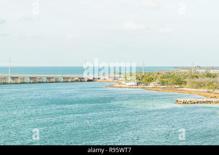 Florida key Bahia Honda state park bay dans la région de Island avec la côte, côte, plage de sable fin, overseas highway road, bridge après l'ouragan irma des destructions, des dommages Banque D'Images