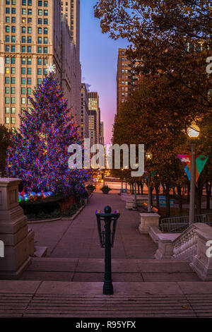 Arbre de Noël dans le Millennium Park dans le centre-ville de Chicago Banque D'Images