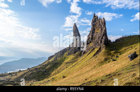 Le vieil homme de Storr sur l'île de Skye au lever du soleil en automne Banque D'Images