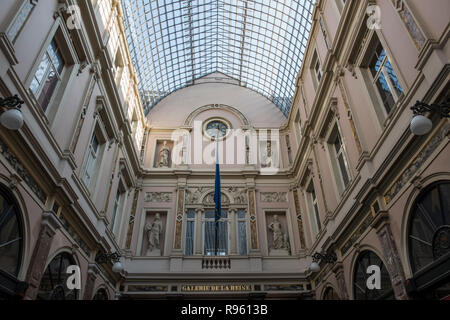 L'Architecture des Galeries Royales Saint Hubert à Bruxelles. C'est un ensemble de boutiques et dispose d'une architecture fascinante qui prend une nouvelle dimension Banque D'Images