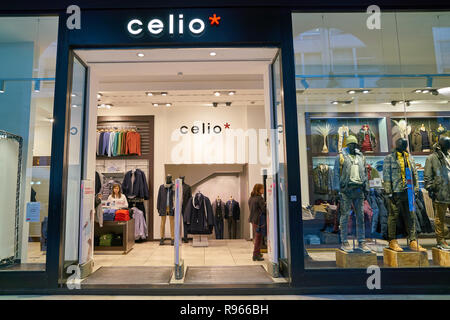 MILAN, ITALIE - circa 2017, novembre : Celio magasin à Milan. Banque D'Images