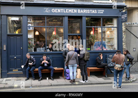 Messieurs les baristas Coffee Store près de Borough Market et du London Bridge sur la rue Park à Southwark, Londres du sud Angleterre UK KATHY DEWITT Banque D'Images