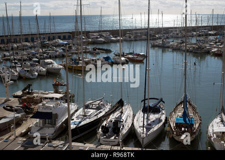 Bateaux dans Marina sur la Méditerranée en Garaff Espagne Banque D'Images