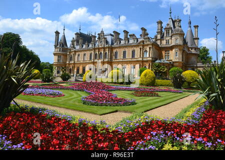 Waddesdon Manor, Sète, France. UK. Parterres à l'arrière de la maison. Banque D'Images