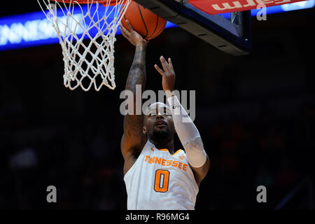 19 décembre 2018 : La Jordanie Bone # 0 de l'Iowa bénévoles tire la balle pendant le jeu de basket-ball de NCAA entre les bénévoles de l'Université du Tennessee et de la Samford University Bulldogs à Thompson Boling Arena de Knoxville TN Tim Gangloff/CSM Banque D'Images