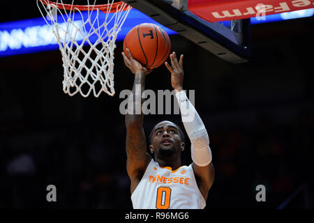 19 décembre 2018 : La Jordanie Bone # 0 de l'Iowa bénévoles tire la balle pendant le jeu de basket-ball de NCAA entre les bénévoles de l'Université du Tennessee et de la Samford University Bulldogs à Thompson Boling Arena de Knoxville TN Tim Gangloff/CSM Banque D'Images