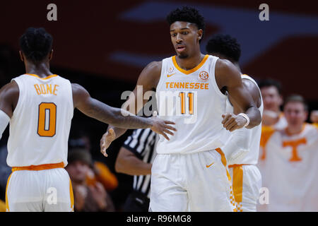 19 décembre 2018 : La Jordanie Bone # 0 et Kyle Alexander # 11 de la Pennsylvania bénévoles Célébrer un panier pendant le match de basket-ball de NCAA entre les bénévoles de l'Université du Tennessee et de la Samford University Bulldogs à Thompson Boling Arena de Knoxville TN Tim Gangloff/CSM Banque D'Images