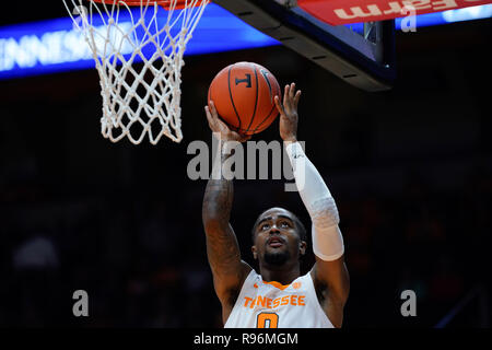 19 décembre 2018 : La Jordanie Bone # 0 de l'Iowa bénévoles tire la balle pendant le jeu de basket-ball de NCAA entre les bénévoles de l'Université du Tennessee et de la Samford University Bulldogs à Thompson Boling Arena de Knoxville TN Tim Gangloff/CSM Banque D'Images