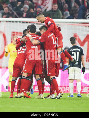 Munich, Allemagne. 19 Décembre, 2018. Franck Ribery, FCB 7 célèbre son but pour , heureux, rire, 1-0 FC BAYERN MUNICH - RB LEIPZIG - DFL RÈGLEMENT INTERDIT TOUTE UTILISATION DES PHOTOGRAPHIES comme des séquences d'images et/ou quasi-vidéo - 1.ligue de soccer allemand , Munich, Décembre 19, 2018, 16 ème journée saison 2018/2019, FCB, Red Bull, München, © Peter Schatz / Alamy Live News Banque D'Images