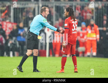 Munich, Allemagne. 19 Décembre, 2018. Arbitre Marco Fritz montre carton rouge à Renato SANCHES, FCB 35 sifflet, gestes, montre, Watch, l'action individuelle, FC BAYERN MUNICH - RB LEIPZIG 1-0 - DFL RÈGLEMENT INTERDIT TOUTE UTILISATION DES PHOTOGRAPHIES comme des séquences d'images et/ou quasi-vidéo - 1.ligue de soccer allemand , Munich, Décembre 19, 2018, 16 ème journée saison 2018/2019, FCB, Red Bull, München, © Peter Schatz / Alamy Live News Banque D'Images