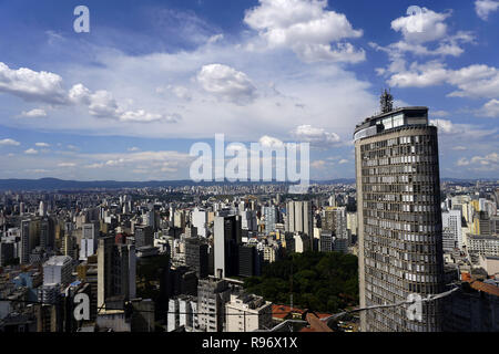 20 décembre 2018 - SÃ£o Paulo, SÃ£o Paulo, Brésil - SÃ£o Paulo (SP), 20/12/2018 - BRÉSIL - SAO PAULO - matin ensoleillé vu du point de vue de l'Édit de Copan, dans le centre de Sao Paulo, Brésil, le 20 décembre 2018. (Crédit Image : © Cris Faga/Zuma sur le fil) Banque D'Images