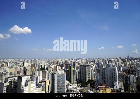 20 décembre 2018 - SÃ£o Paulo, SÃ£o Paulo, Brésil - SÃ£o Paulo (SP), 20/12/2018 - BRÉSIL - SAO PAULO - matin ensoleillé vu du point de vue de l'Édit de Copan, dans le centre de Sao Paulo, Brésil, le 20 décembre 2018. (Crédit Image : © Cris Faga/Zuma sur le fil) Banque D'Images