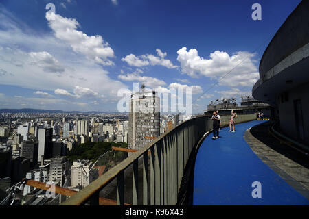 20 décembre 2018 - SÃ£o Paulo, SÃ£o Paulo, Brésil - SÃ£o Paulo (SP), 20/12/2018 - BRÉSIL - SAO PAULO - matin ensoleillé vu du point de vue de l'Édit de Copan, dans le centre de Sao Paulo, Brésil, le 20 décembre 2018. (Crédit Image : © Cris Faga/Zuma sur le fil) Banque D'Images