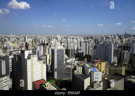 20 décembre 2018 - SÃ£o Paulo, SÃ£o Paulo, Brésil - SÃ£o Paulo (SP), 20/12/2018 - BRÉSIL - SAO PAULO - matin ensoleillé vu du point de vue de l'Édit de Copan, dans le centre de Sao Paulo, Brésil, le 20 décembre 2018. (Crédit Image : © Cris Faga/Zuma sur le fil) Banque D'Images