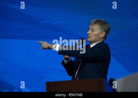 Moscou, Russie. 20 Décembre 2018 : le président russe Dmitri Peskov, le porte-parole à l'Assemblée fin d'année conférence de presse donnée par le président russe Vladimir Poutine à Moscou's World Trade Center Banque D'Images