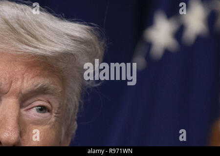 Washington, District de Columbia, Etats-Unis. 18Th Oct, 2018. Le président américain, Donald Trump, prononce une allocution avant de signer le projet de loi sur l'agriculture dans la loi à la Maison Blanche. Crédit : Alex Edelman/CNP/ZUMA/Alamy Fil Live News Banque D'Images