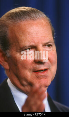 WASHINGTON, DC, USA - 15 juin 1992 : secrétaire d'Etat américain James Baker, briefing de la Maison Blanche. Banque D'Images