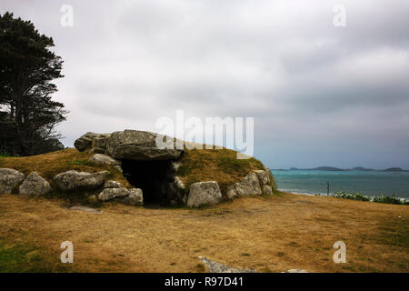 L'ancienne chambre funéraire, Innisidgen Carn supérieur, St Mary's, Îles Scilly, Angleterre, RU Banque D'Images