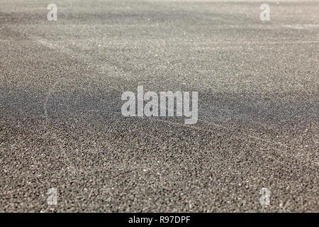 Détail de route asphaltée à partir de l'angle faible. Résumé contexte urbain. Banque D'Images