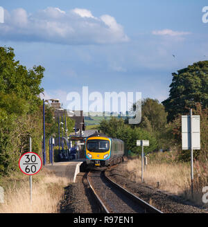 Transpennine Express train classe 185, sur les voitures à Northern Rail à la station sur l'Oxenholme Burneside aux lacs Windermere line Banque D'Images