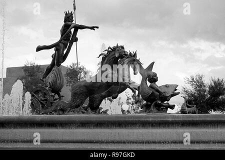 MONTERREY, NL/MEXIQUE - 10 NOV 2003 : Neptuno fontaine à la Macroplaza Banque D'Images