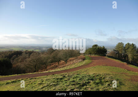 Sur les chemins publics Clent Hills, Worcestershire, Angleterre, Royaume-Uni. Banque D'Images