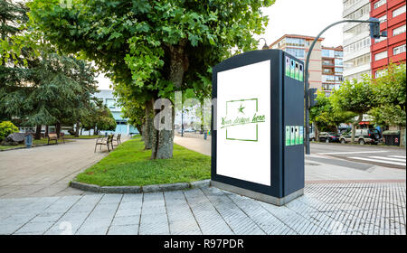 Affiche personnalisable dans un bac de recyclage Banque D'Images