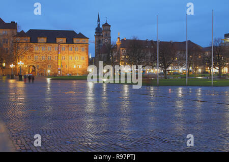 Stuttgart, Bade-Wurtemberg, Allemagne - Jan 05, 2018 : la Place du Palais et le vieux château Banque D'Images