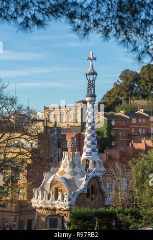 Lever du soleil sur le parc Guell conçu par Antoni Gaudi, Barcelone, Espagne. Banque D'Images