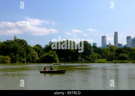 NEW YORK, USA - 30 août 2018 : bateau sur le canal, dans Central Park, New York City, USA Banque D'Images