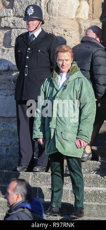 Josh O'Connor et Ben Daniels une scène du film pour l'art dramatique à Netflix Château de Caernarfon. Le Prince Charles est accueilli au château de Caernarfon par Anthony Armstong-Jones, Lord Snowdon au connétable de Château de Caernarfon, avant son investiture. Avec : Ben Daniels Où : Caernafon, Gwynedd, Royaume-Uni Quand : 18 novembre 2018 Source : WENN.com Banque D'Images