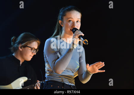 Sigrid l'exécution au cours de l'Ellie Goulding rues de Londres de la collecte de fonds, à l'arène de l'ESS à Wembley, Londres. Banque D'Images