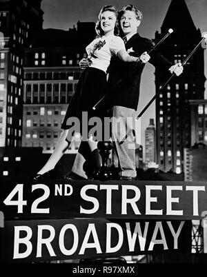 Titre original : BABES ON BROADWAY. Titre en anglais : BABES ON BROADWAY. Année : 1941. Directeur : Busby Berkeley. Stars : Mickey Rooney et Judy Garland. Credit : M.G.M. / Album Banque D'Images