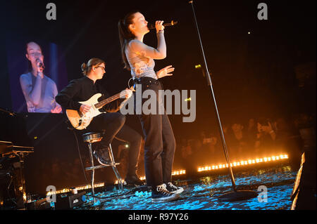 Sigrid l'exécution au cours de l'Ellie Goulding rues de Londres de la collecte de fonds, à l'arène de l'ESS à Wembley, Londres. Banque D'Images