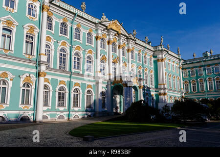 1762 Le Palais d'hiver et Musée de l'Ermitage sur la Place du Palais, St Petersbourg, Russie. , Architecte italien Francesco Bartolomeo Rastrelli. Banque D'Images