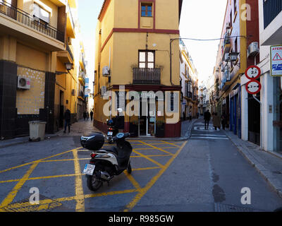 Scène de rue dans la vieille partie de la ville de Séville, Andalousie, Espagne Banque D'Images