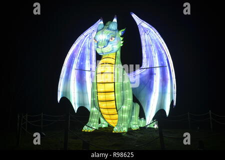 Dragon lumineux à Waddesdon Manor Noël illuminations, Sète, France Banque D'Images