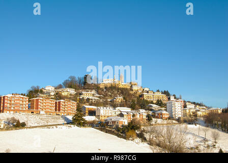 Monforte d'Alba, paysage urbain de la ville, le Piémont - Italie Banque D'Images