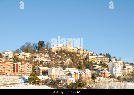 Monforte d'Alba, paysage urbain de la ville, le Piémont - Italie Banque D'Images