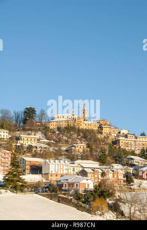 Monforte d'Alba, paysage urbain de la ville, le Piémont - Italie Banque D'Images