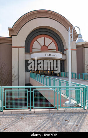 HICKORY, NC, États-Unis d-12-19-18 : UN Dillard's Department store, situé dans la région de Valley Hills Mall, l'un de près de 300 magasins, dont le siège social est situé à Little Rock, l'Arkansa Banque D'Images