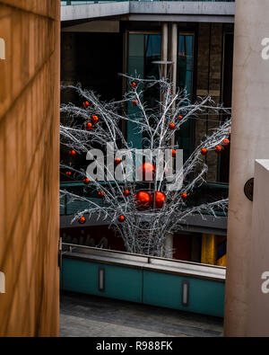 À l'arbre de Noël du centre commercial Liverpool One à Liverpool, Royaume-Uni Banque D'Images