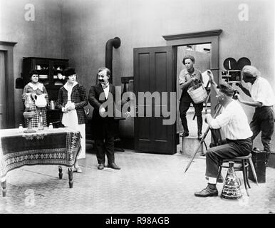 Mack Sennett Comedies tournage Film Corporation. Titre original : Comédie Mack Sennett. Titre en anglais : Mack Sennett COMEDY. Stars : Chester Conklin. Banque D'Images